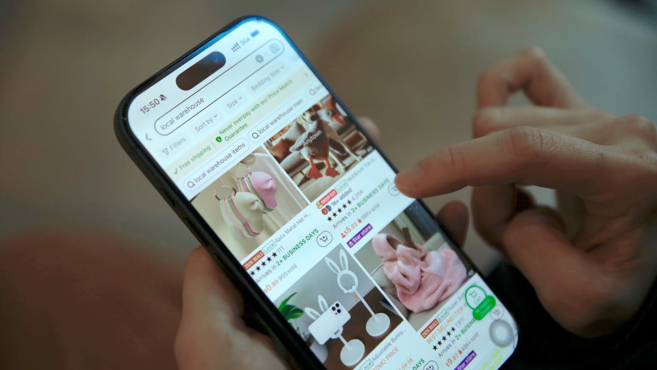 Бърз онлайн магазин, отворен от смартфон за мобилно пазаруване